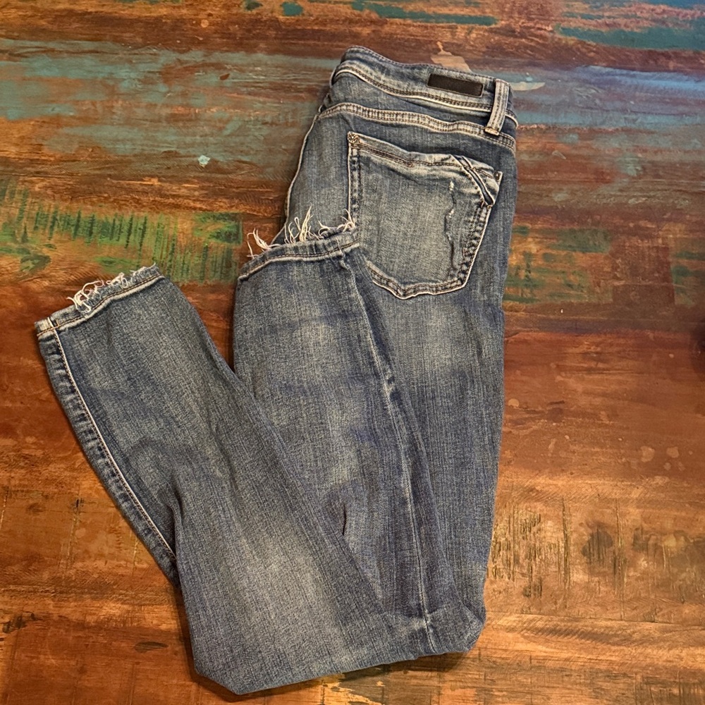 Buckle Frayed Hem Blue Jeans
